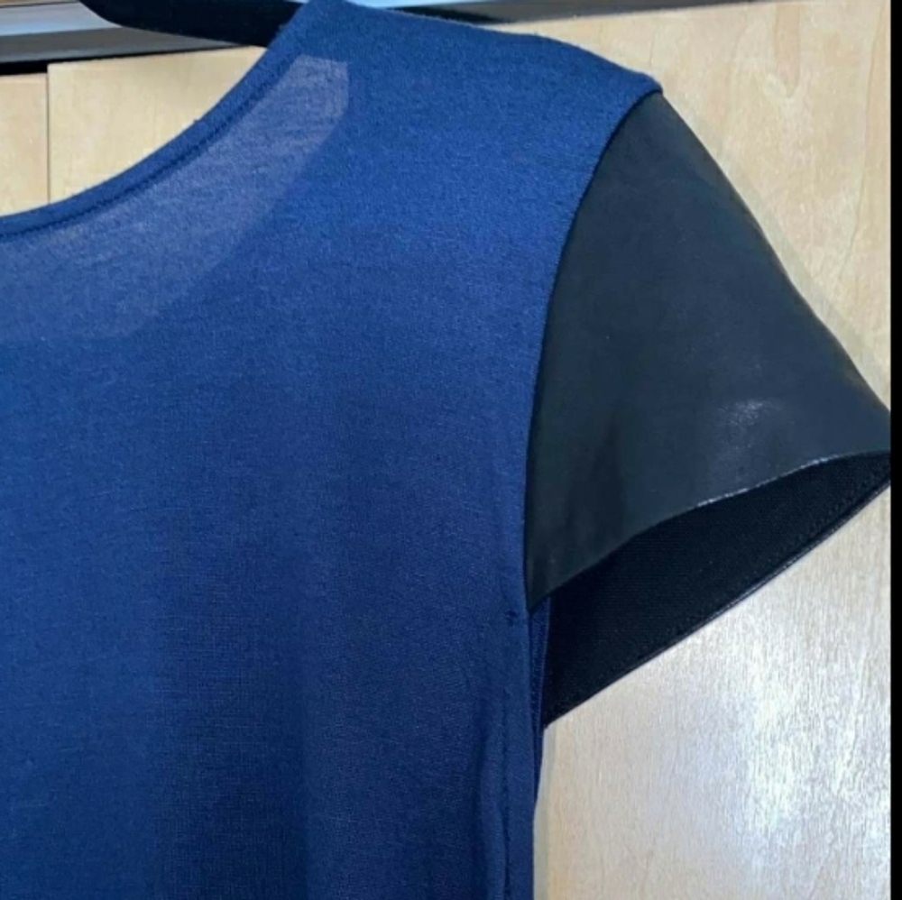 Alice + Olivia Jersey Crop Short Sleeves T-Shirt - Picture 3 of 9